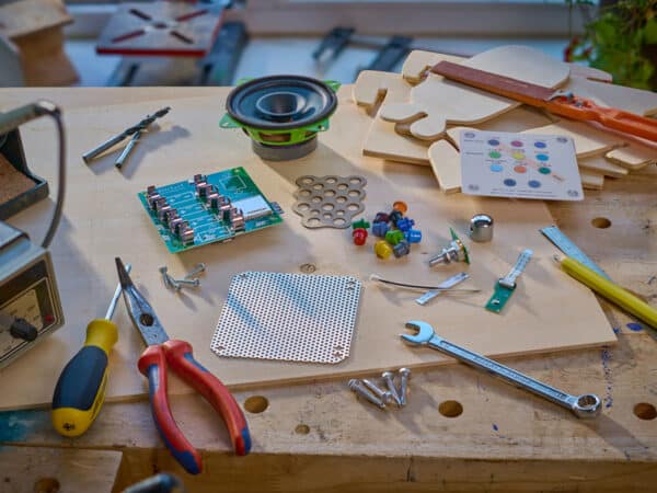 hörbert Elektronikbausatz mit Bluetooth, W-LAN und Mikrofon
