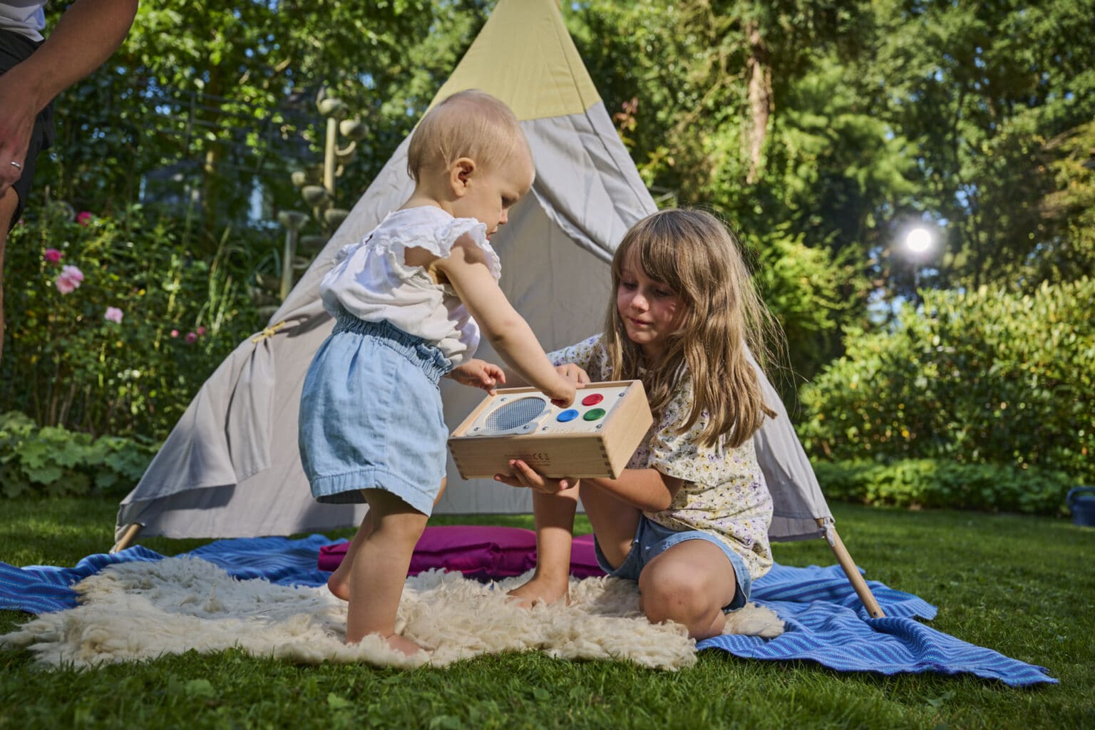 Kleinkind mit hörbert